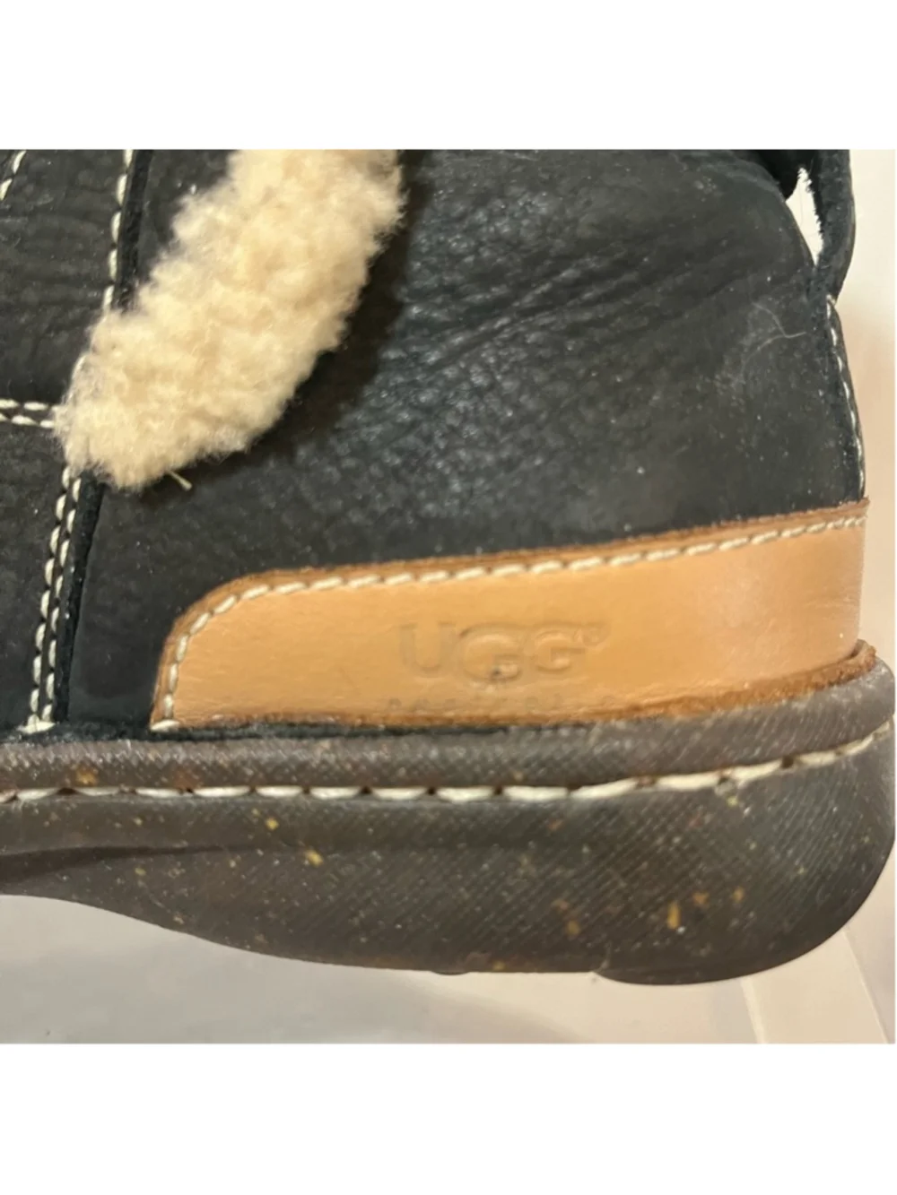UGG La Jolla boots black leather sheepskin wool lining size 6